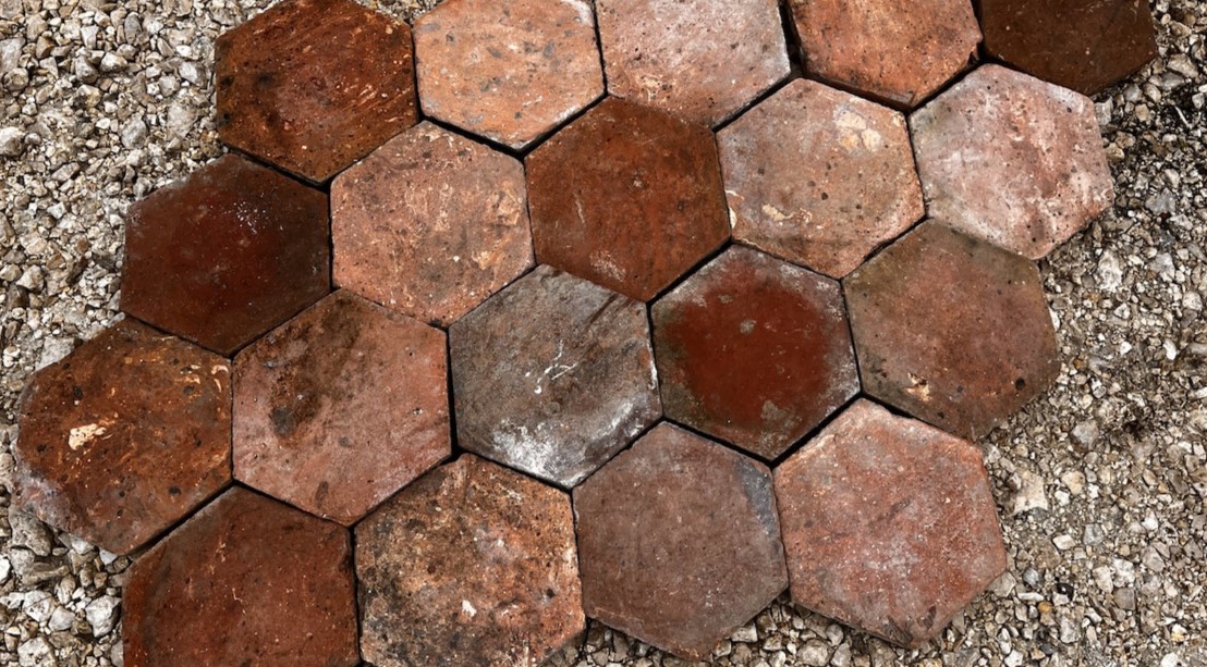 Tomettes anciennes 16.5x16. cm 100 m2 prix au m2 livrais à Courléon | Clasf maison-jardin